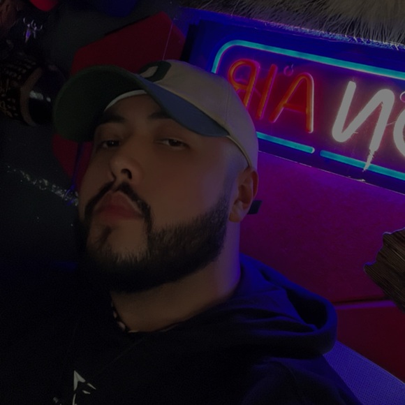 Meet your Posher, Alex - Picture 1 of 1